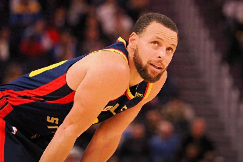 The Warriors finished the third quarter trailing their opponents with a record of 1-20, a statistic that shocked Curry